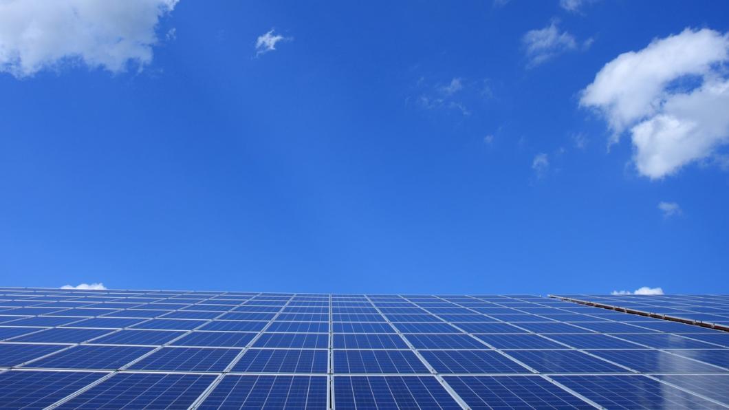 300-sl-alternative-energy-blue-sky-371900.jpg