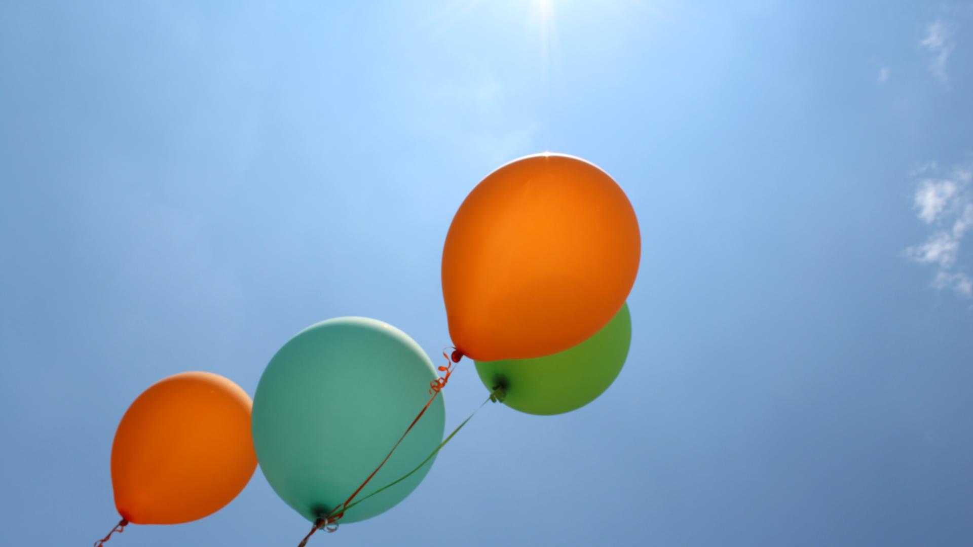 colorful-hot-air-balloon-wallpaper-balloons.jpg